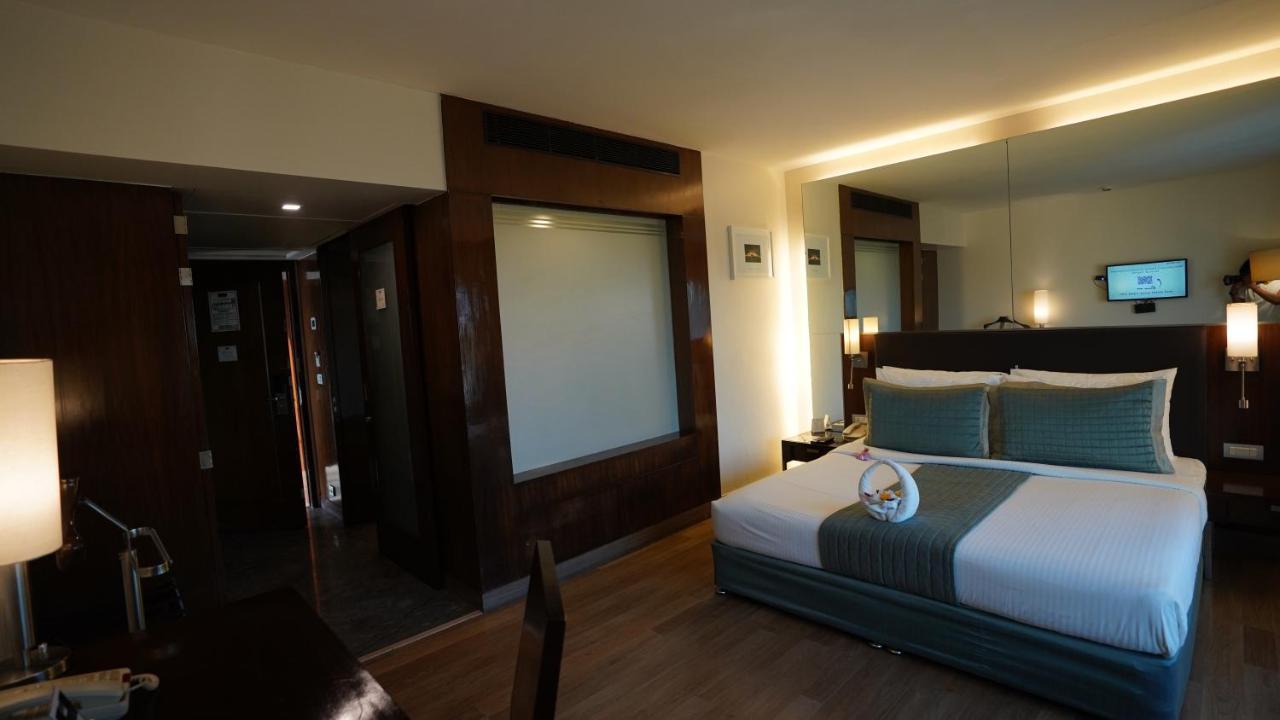 St Laurn Koregaon Park Пюн Екстериор снимка