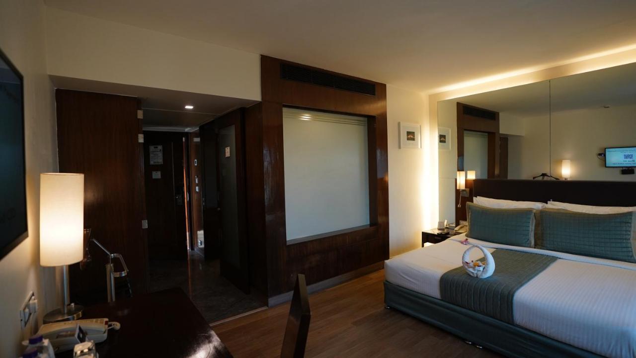 St Laurn Koregaon Park Пюн Екстериор снимка