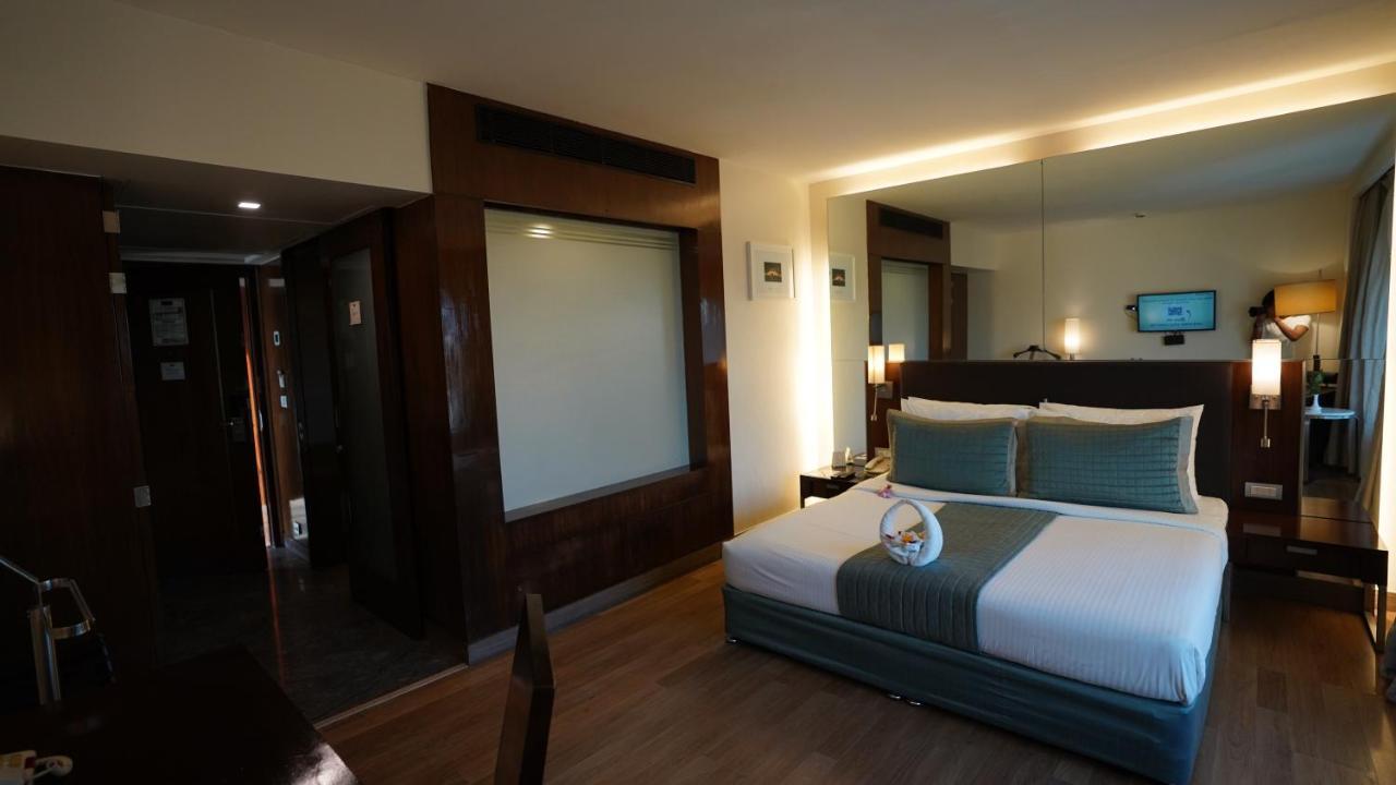 St Laurn Koregaon Park Пюн Екстериор снимка