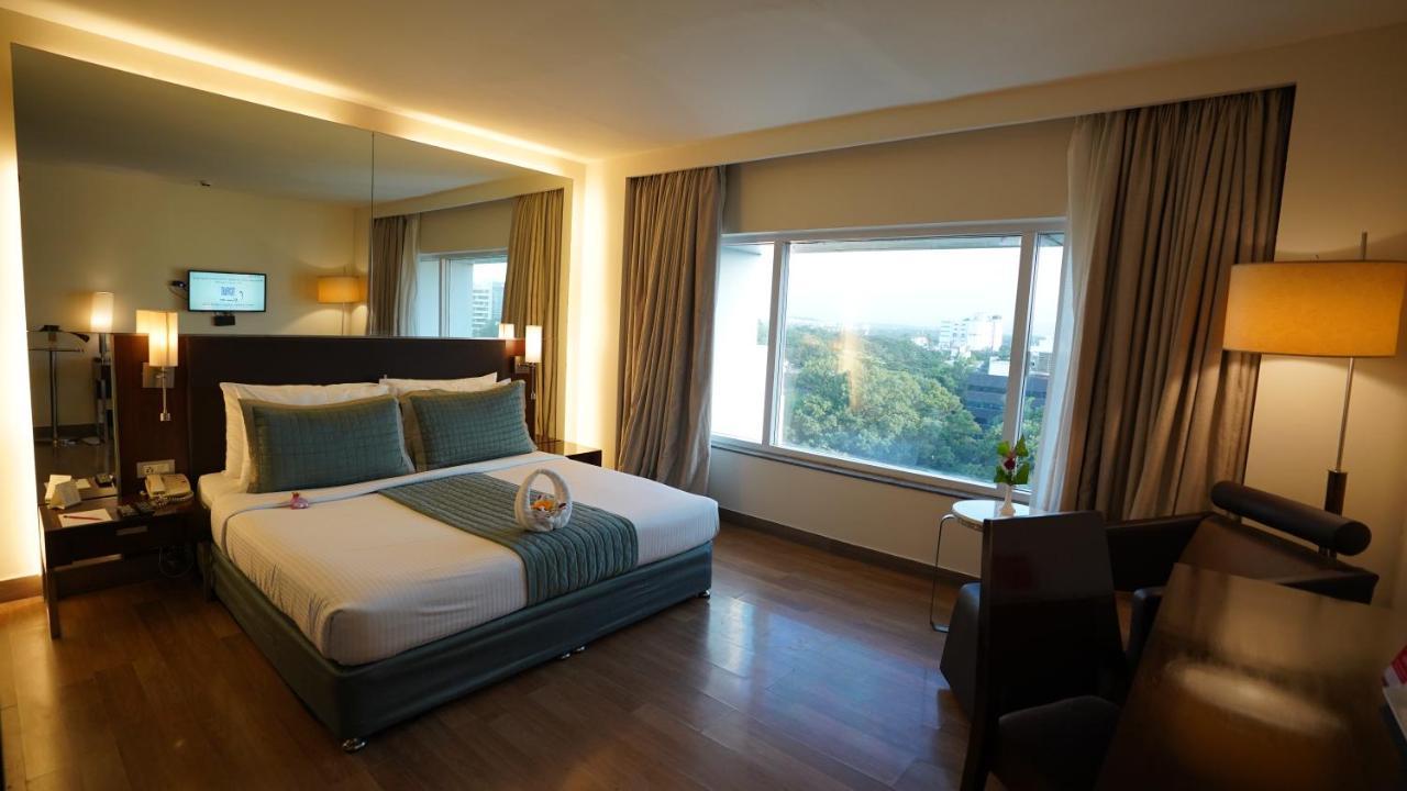 St Laurn Koregaon Park Пюн Екстериор снимка