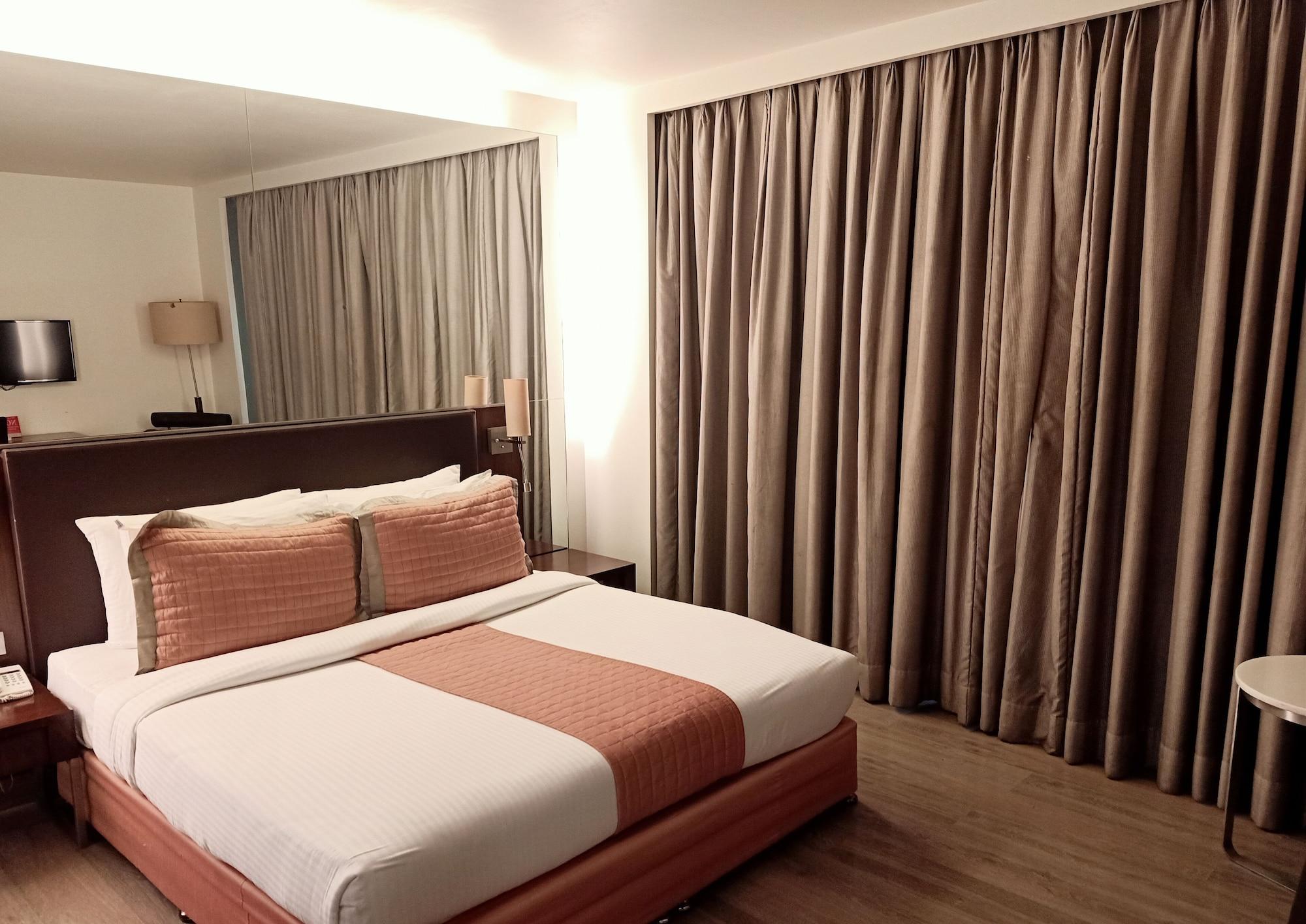 St Laurn Koregaon Park Пюн Екстериор снимка