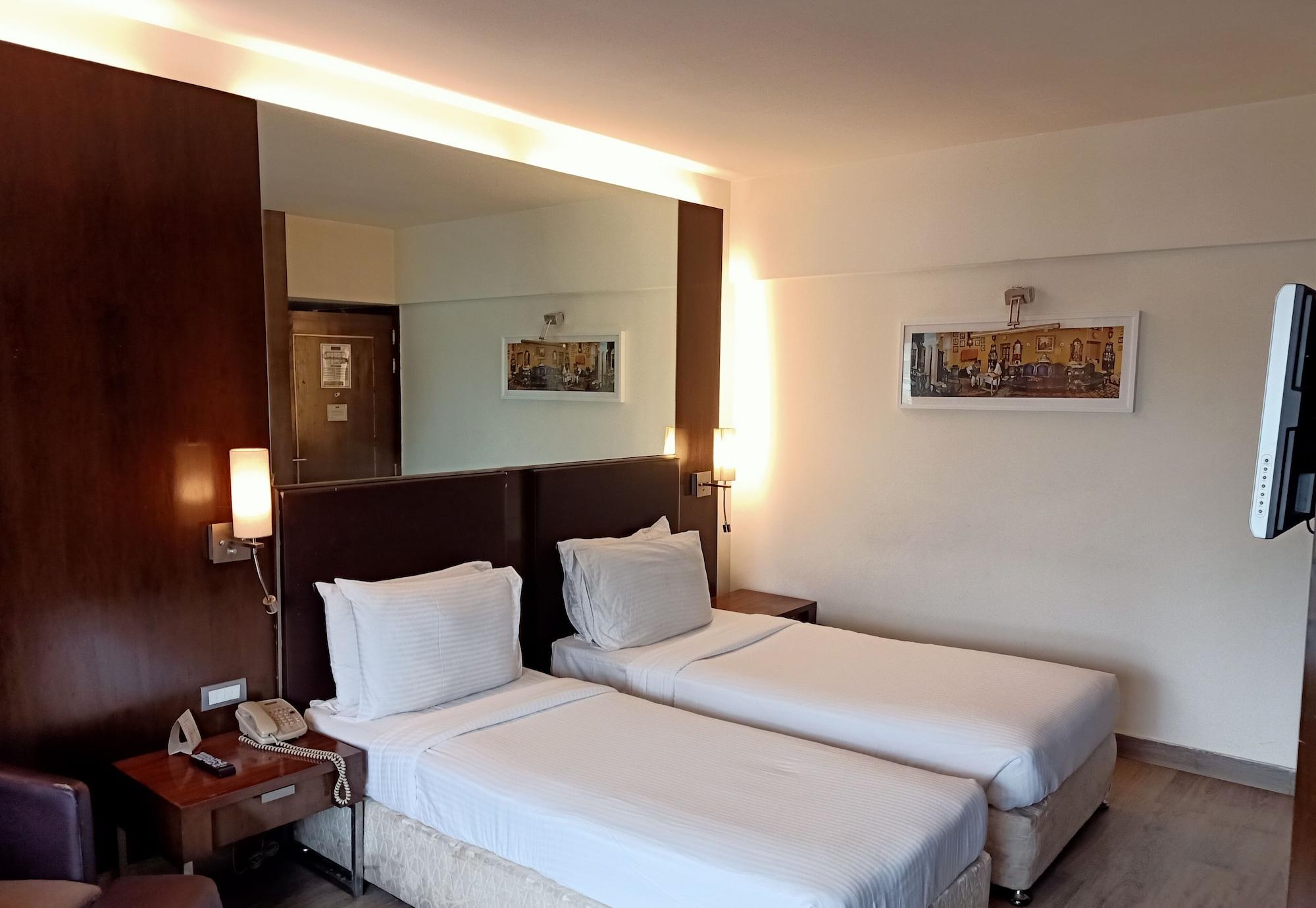 St Laurn Koregaon Park Пюн Екстериор снимка