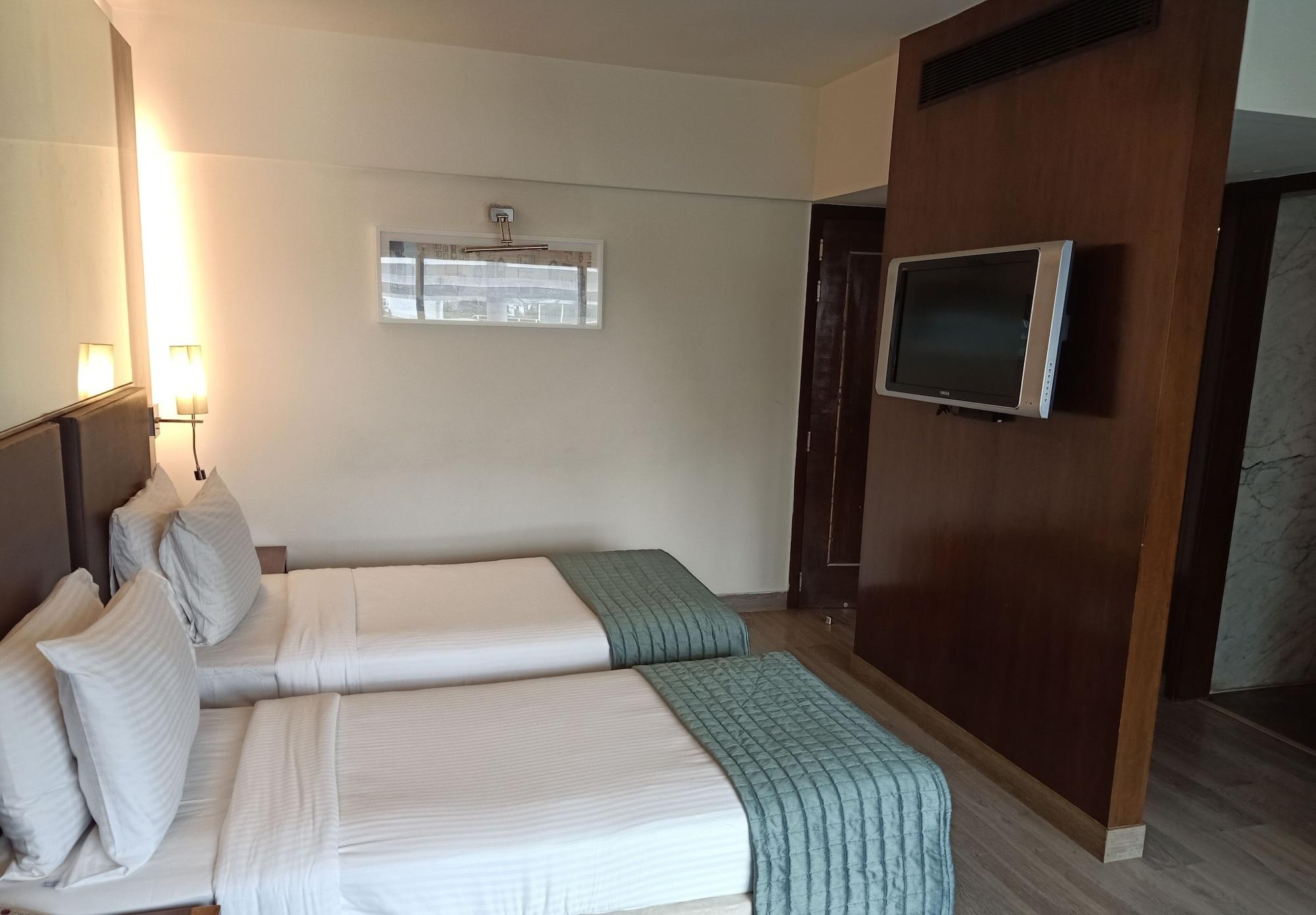 St Laurn Koregaon Park Пюн Екстериор снимка
