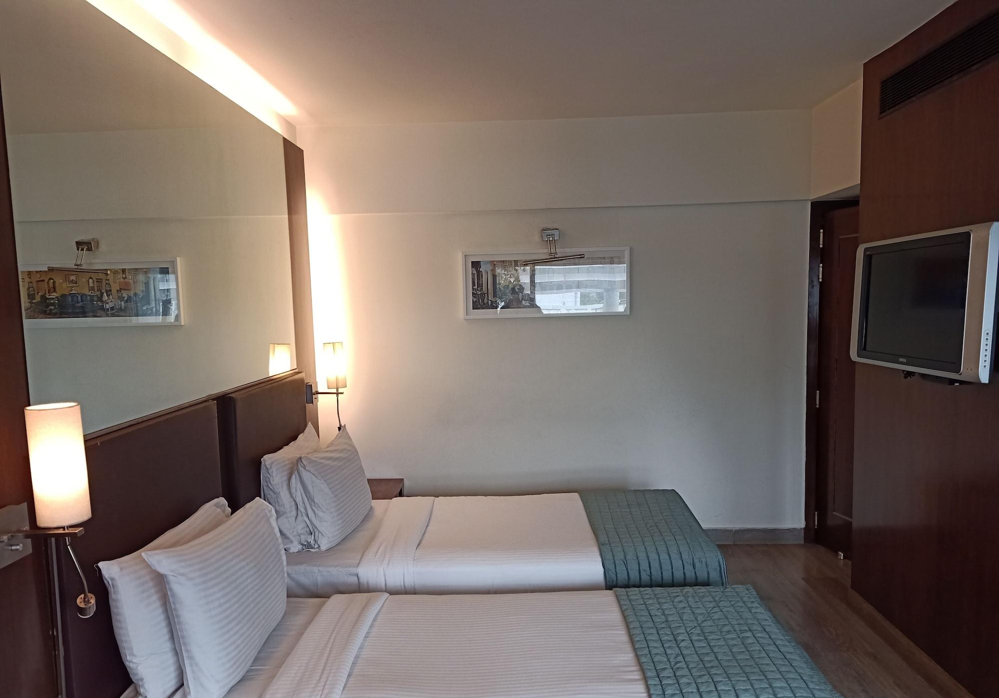 St Laurn Koregaon Park Пюн Екстериор снимка