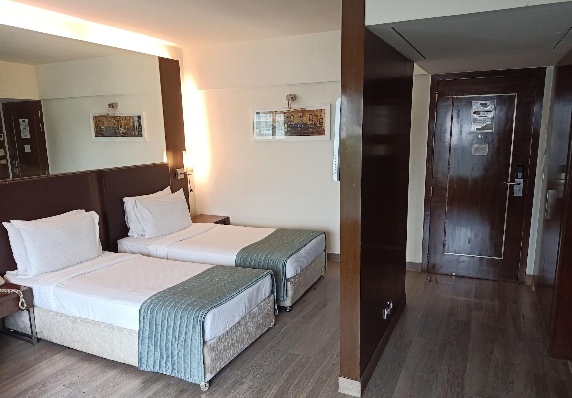 St Laurn Koregaon Park Пюн Екстериор снимка