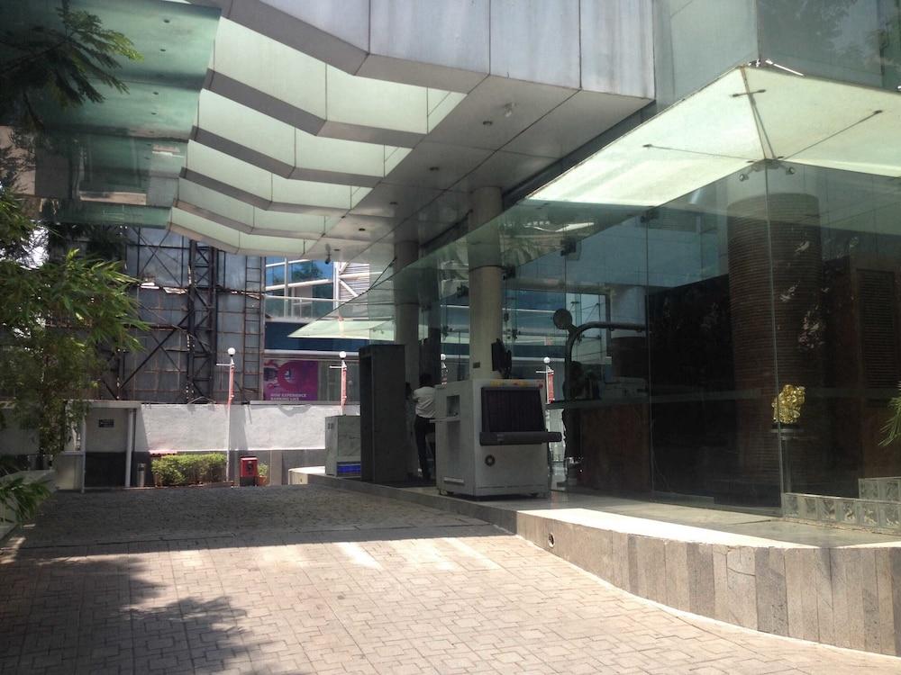 St Laurn Koregaon Park Пюн Екстериор снимка