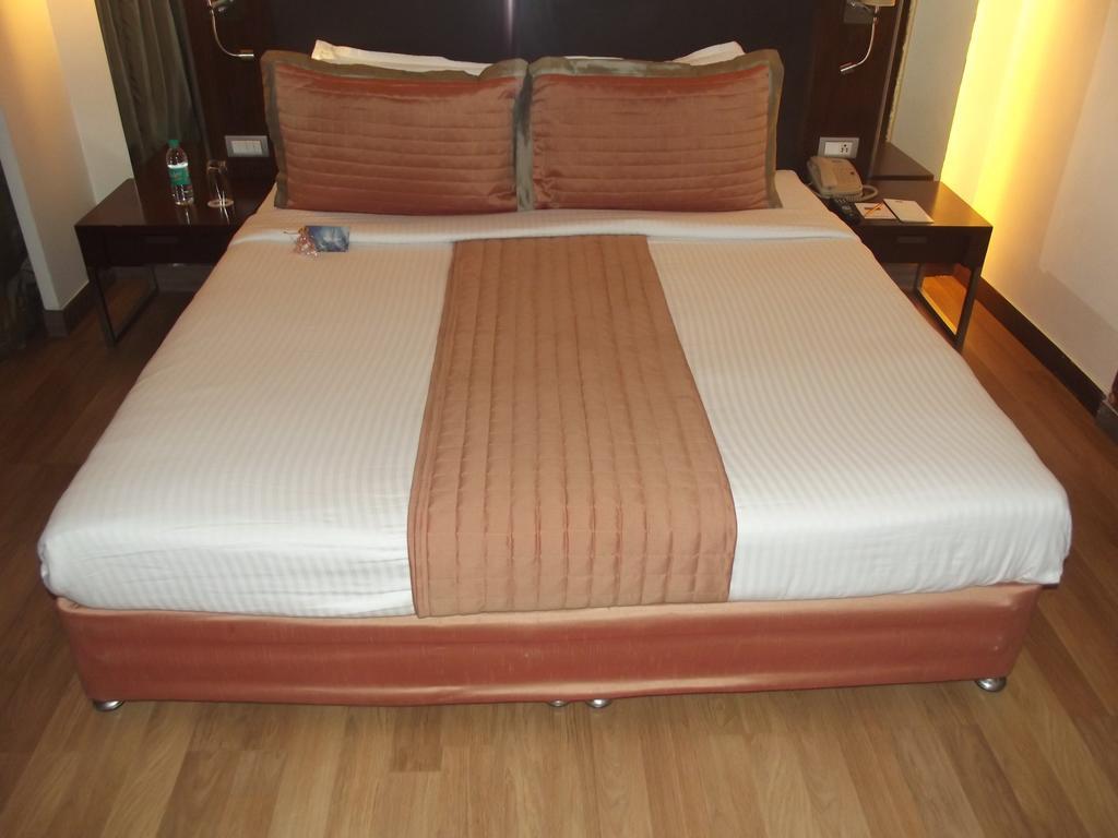 St Laurn Koregaon Park Пюн Екстериор снимка